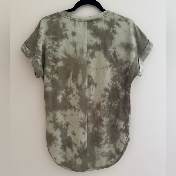 Cupio Women’s V Neck Short Sleeve Shirt Size Small NWT Green Tie Dye - Picture 2 of 5